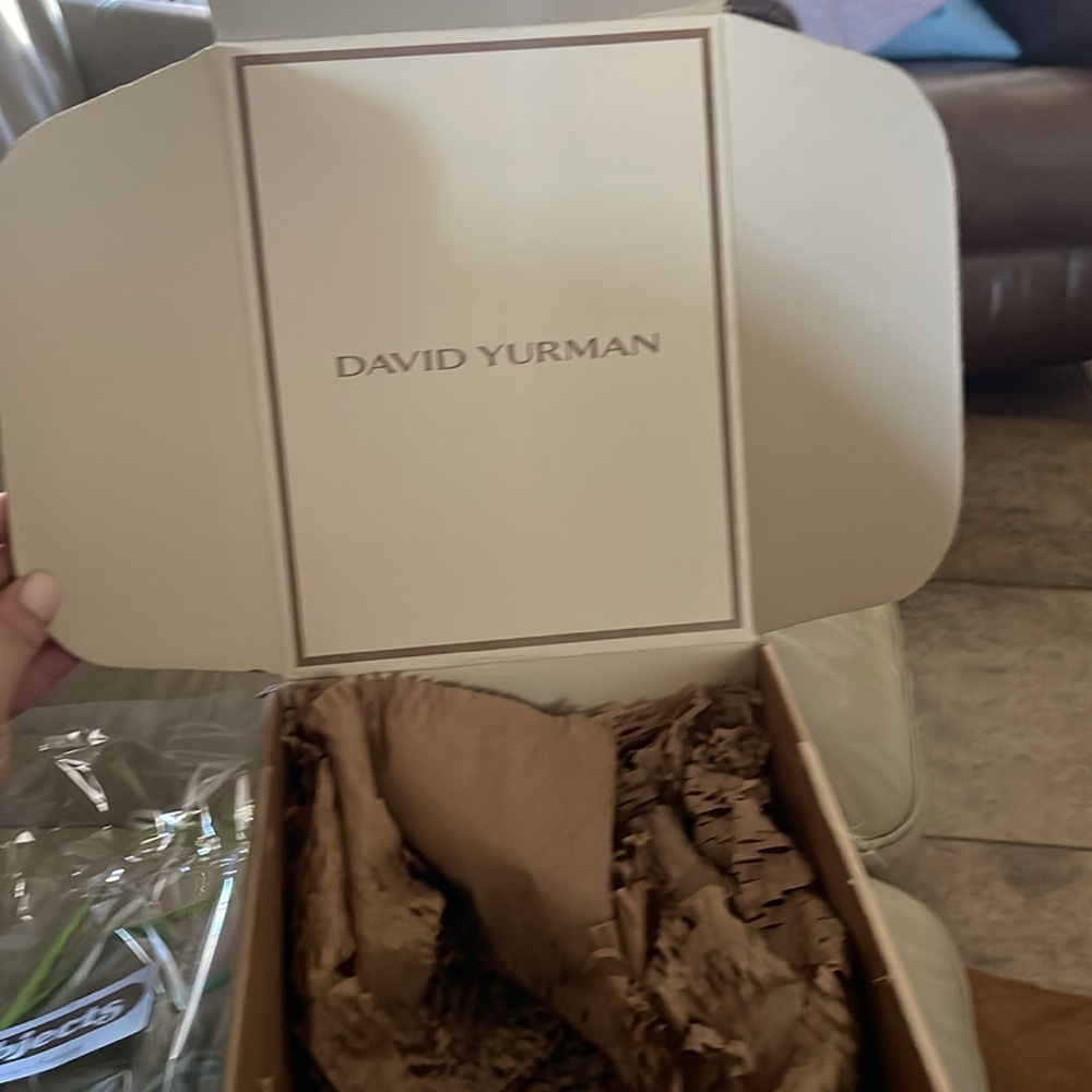 David Yurman Gold Pendant with Green Ribbon - Picture 8 of 8